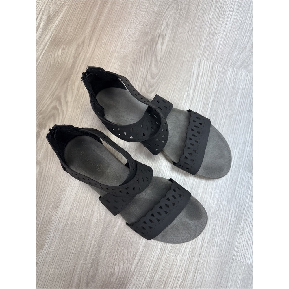 Baretraps Womens Black Cutout Wrap Crisscross Comfort Heel Zip Flat Sandals 7.5 - Picture 3 of 13